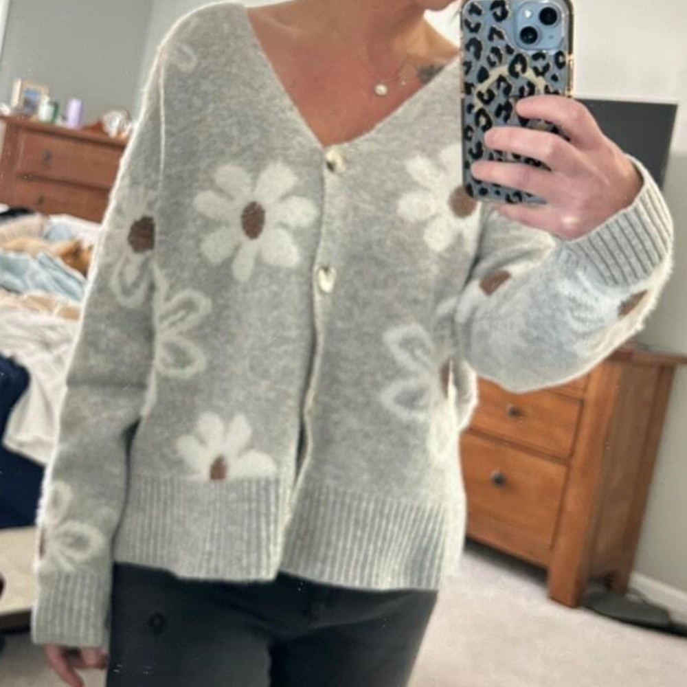 Cozy Floral Print Fuzzy Button Down Oversized Cardigan - Picture 4 of 8